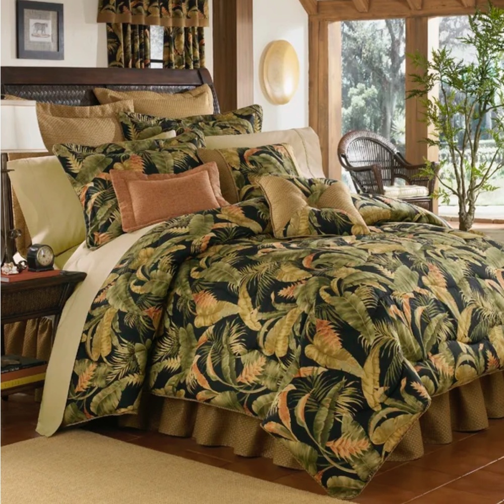 Comforter, pillow shams, dust, ruffle